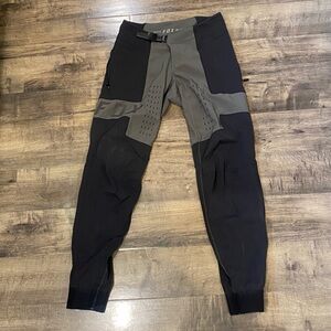 💚Fox Defend MTB Olive and Black Pants (Size 28)